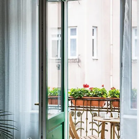 Captain Buda * Budapeşte