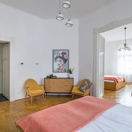 Captain Buda Apartment *